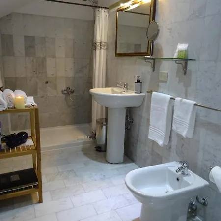 Charmerooms Moroni Bed & Breakfast 3*