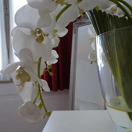 Charmerooms Moroni Bed & Breakfast 3*